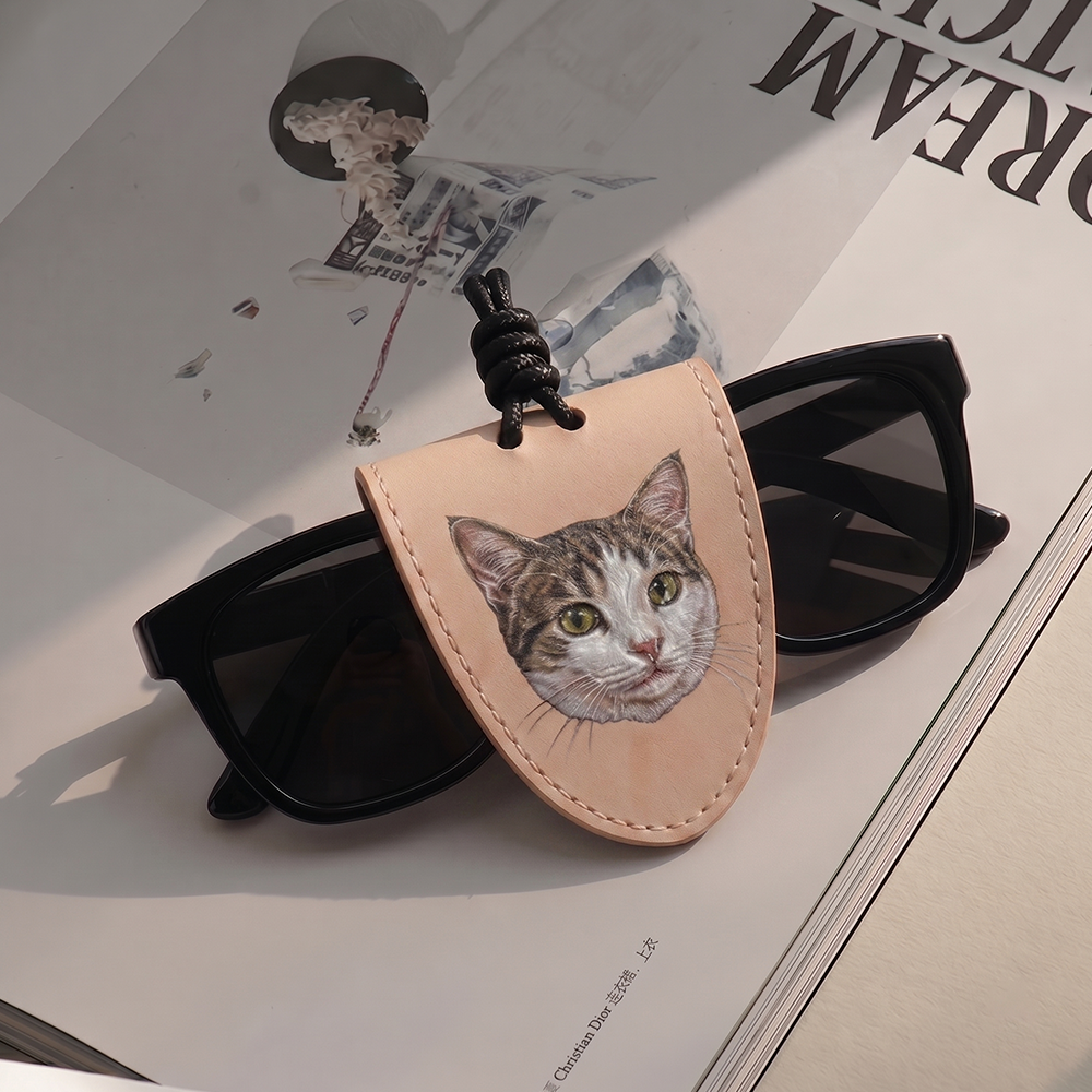 Custom Pet Leather Carving Glasses Clip